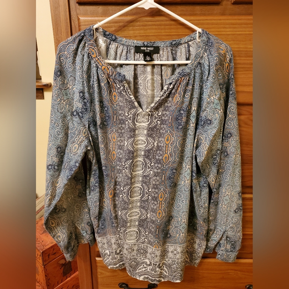 Size L Nine West long sleeve paisley shirt